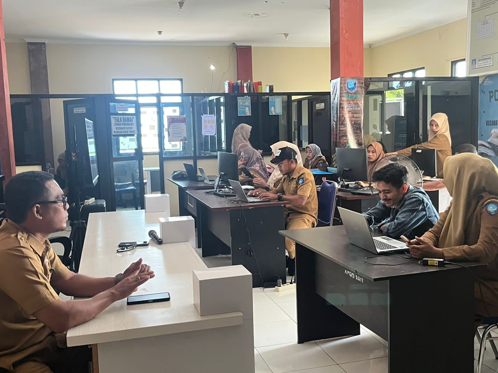 Coaching pengelolaan website Kelurahan di Kecamatan Ternate Barat